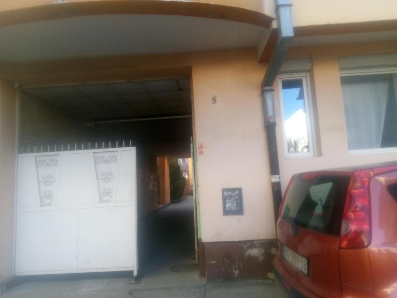Ivana Center Novi Sad Esterno foto