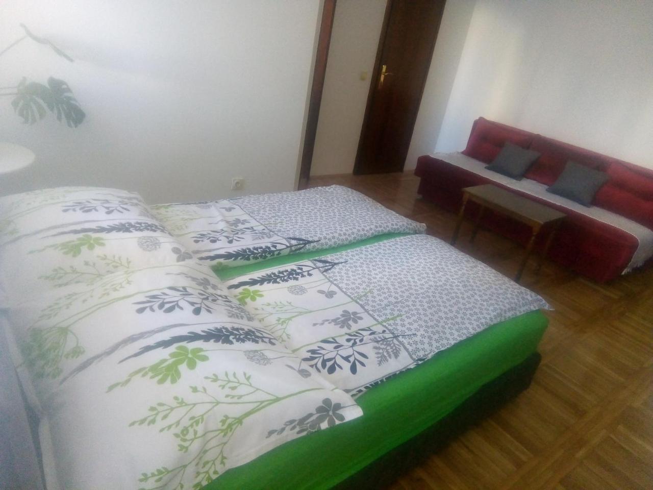 Ivana Center Novi Sad Esterno foto